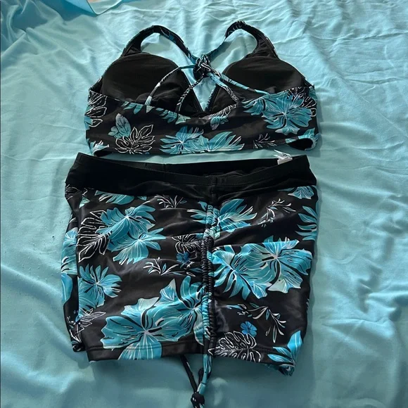 Younique Black and Blue Floral Bikini size medium nwot - Picture 3 of 3